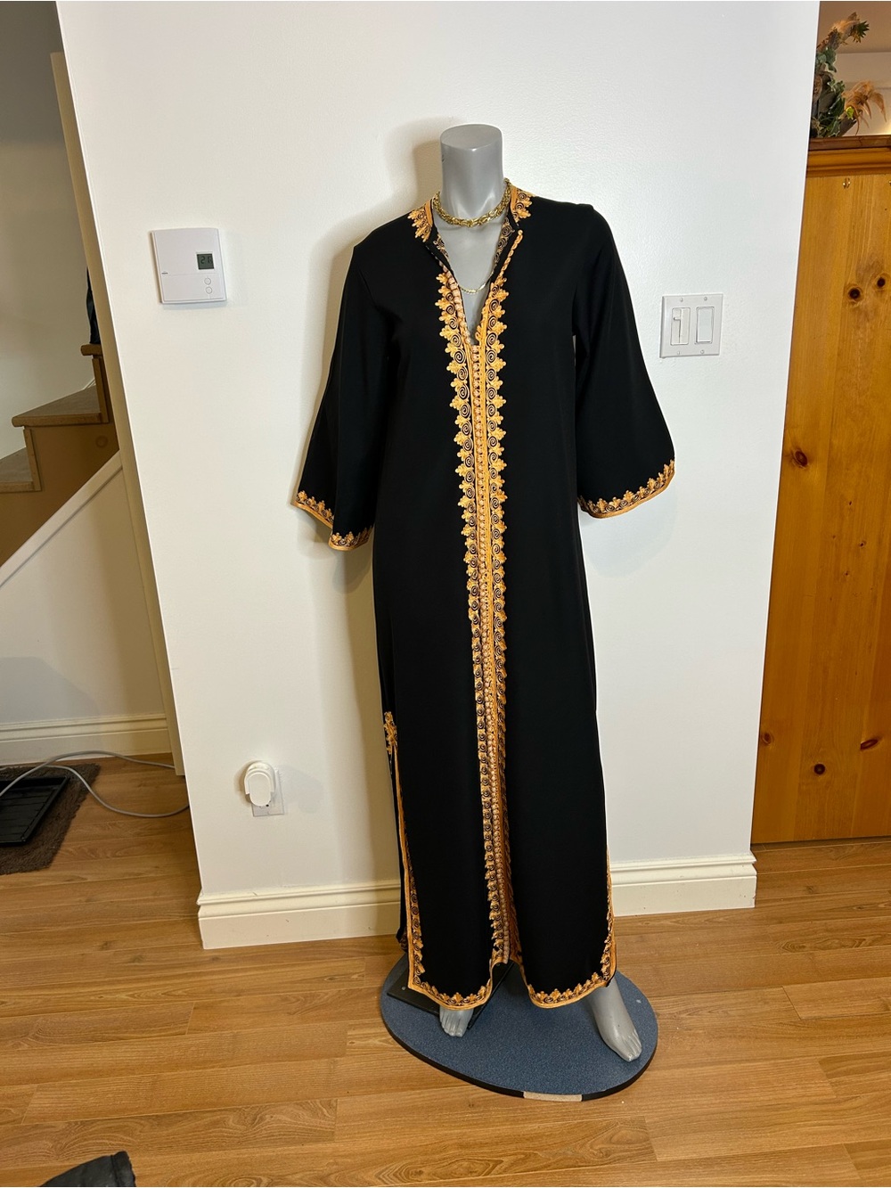 Elegant and authentic Caftan in black with orange trim❤️Never used - Picture 15 of 15